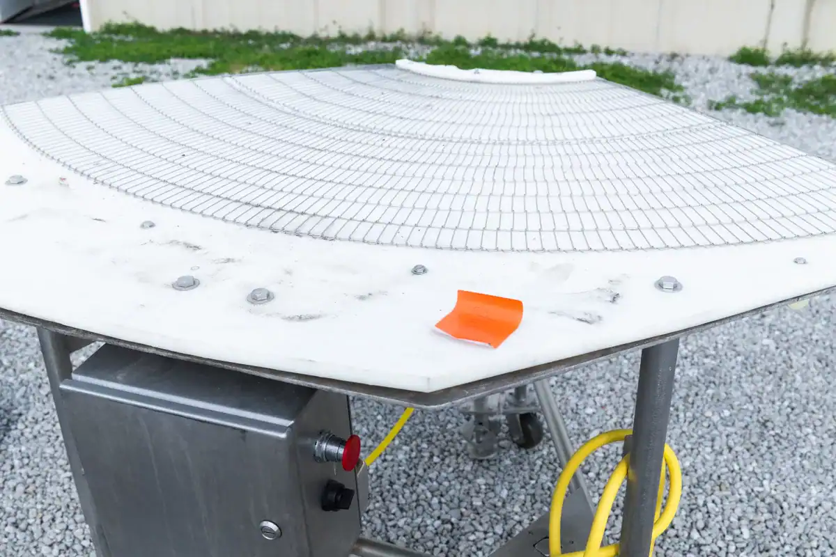 Turn conveyor, 90 degree, flat top, single speed