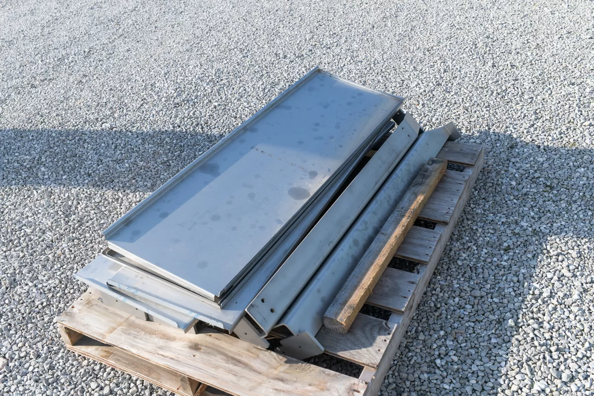 Sheet metal shields, 1 pallet w/braces